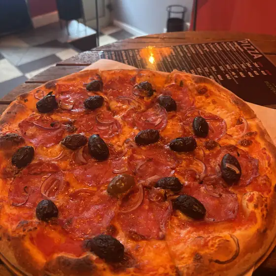 Pizza z oliwkami